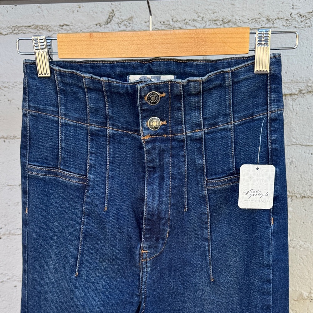 Free People We The Free Jayde High Rise Flare Leg Jeans Tulsa Blue Size 27 - Picture 6 of 15